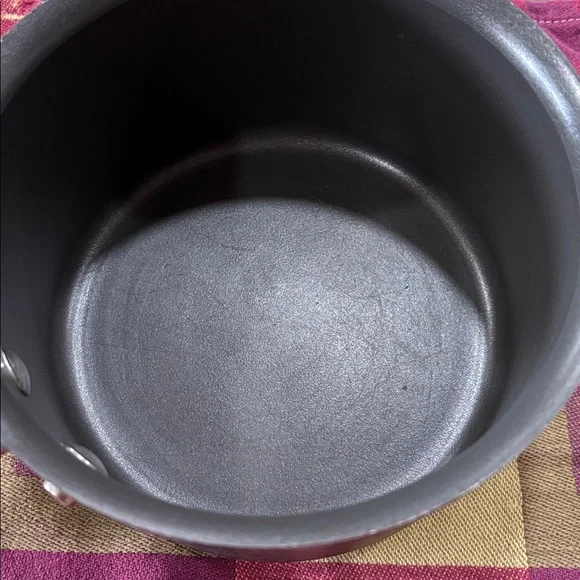 The Pampered Chef 2qt Hard-Anodized TI Nonstick Saucepan with lid - Picture 8 of 8